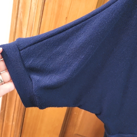 FOREVER 21 Blue top, elbow sleeve Size L - Picture 4 of 6